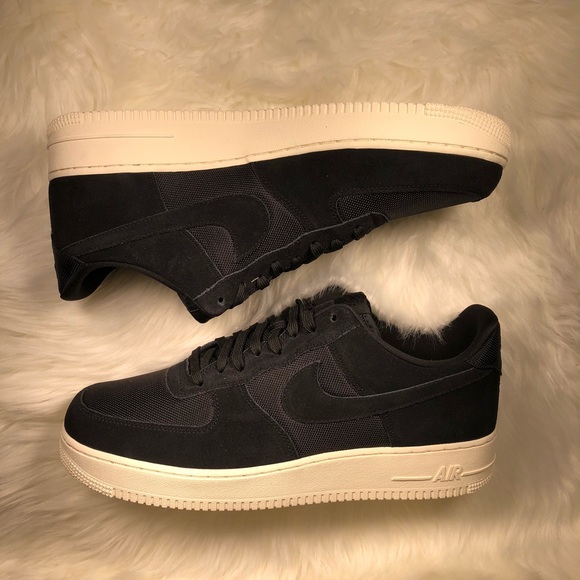 nike air force 1 black with white sole